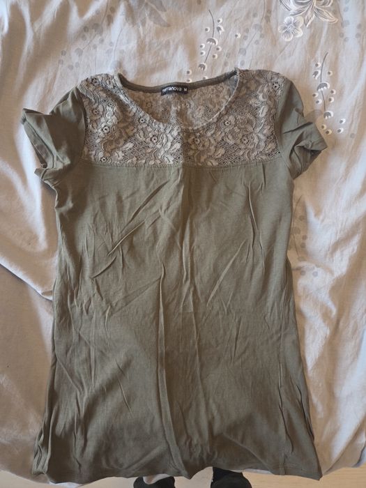 Подарявам дрехи.