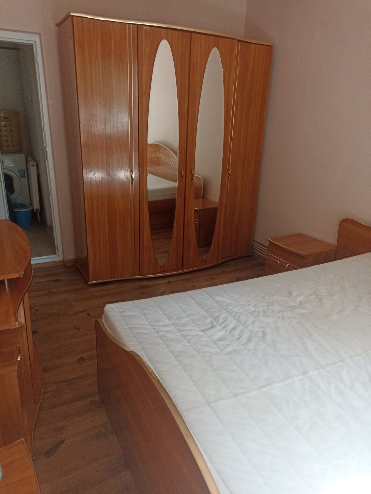 Închiriez apartament 2 camere!