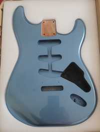 Vând corp de chitară stratocaster din arin (alder) Lake Placid Blue
