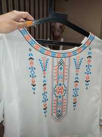 Ефирна бяла дамска блуза с български шевици