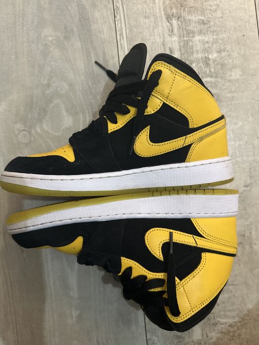 Air Jordan 1 Mid SE in a black and yellow colorway.