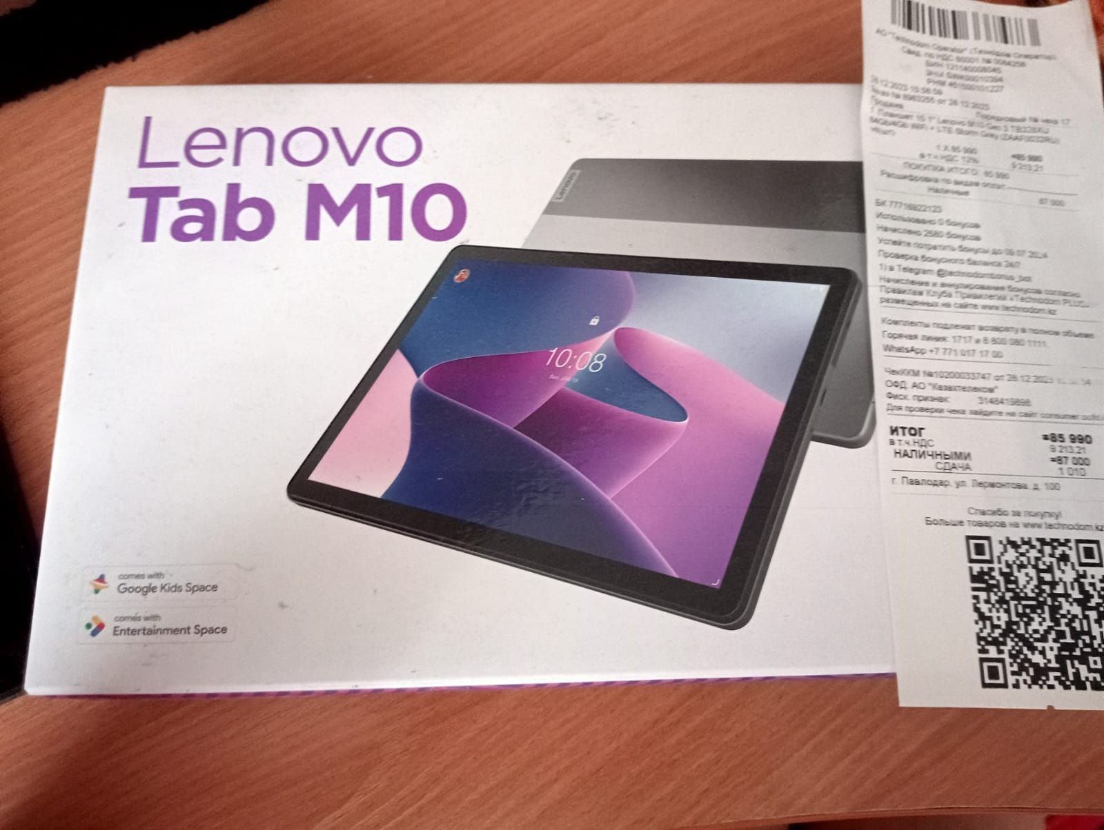 Планшет LenovoTab M10.