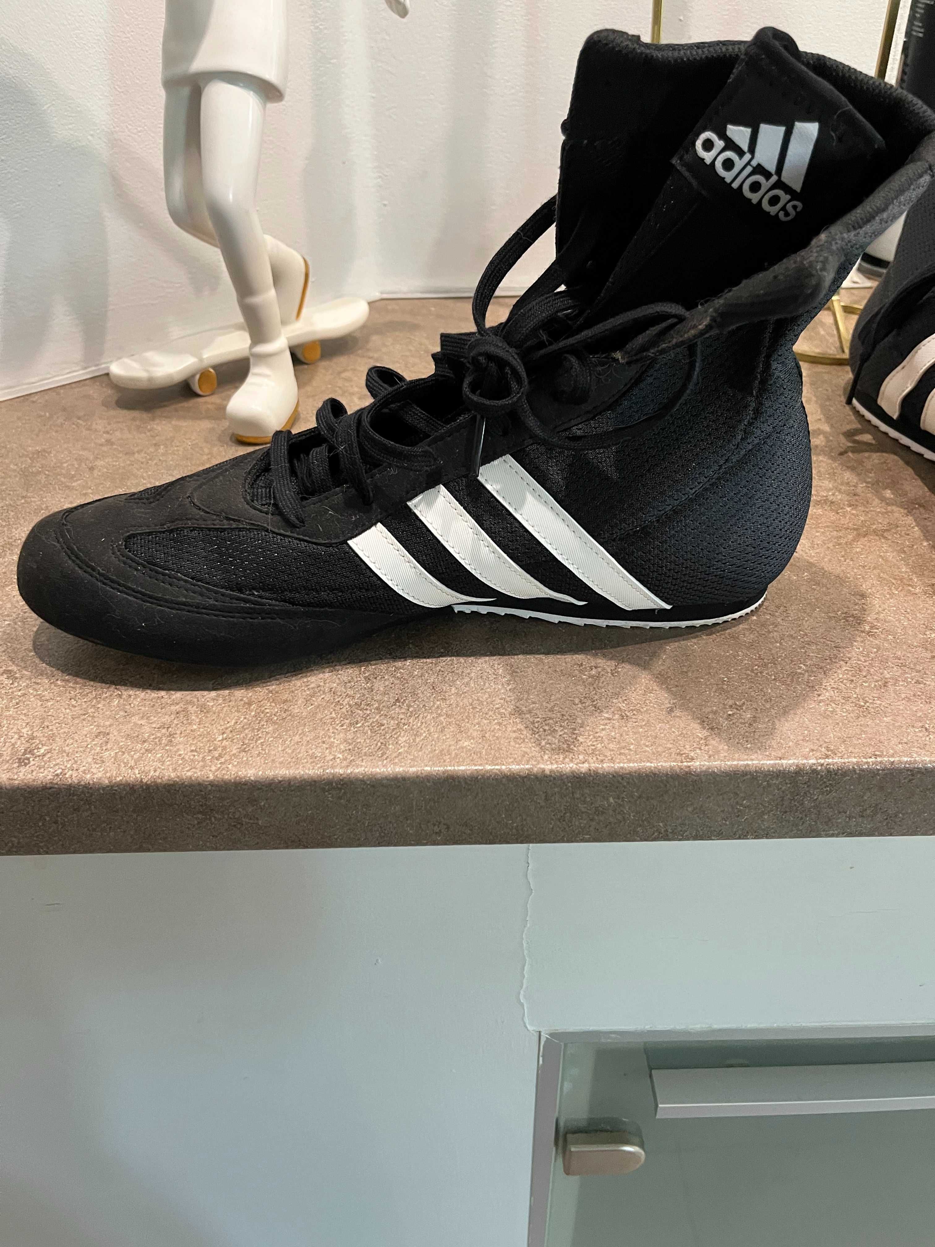 Продававм боксови обувки Adidas
