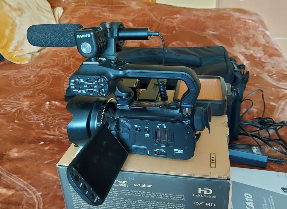 Video Camera semiprofesionala Canon XA10 in stare impecabila