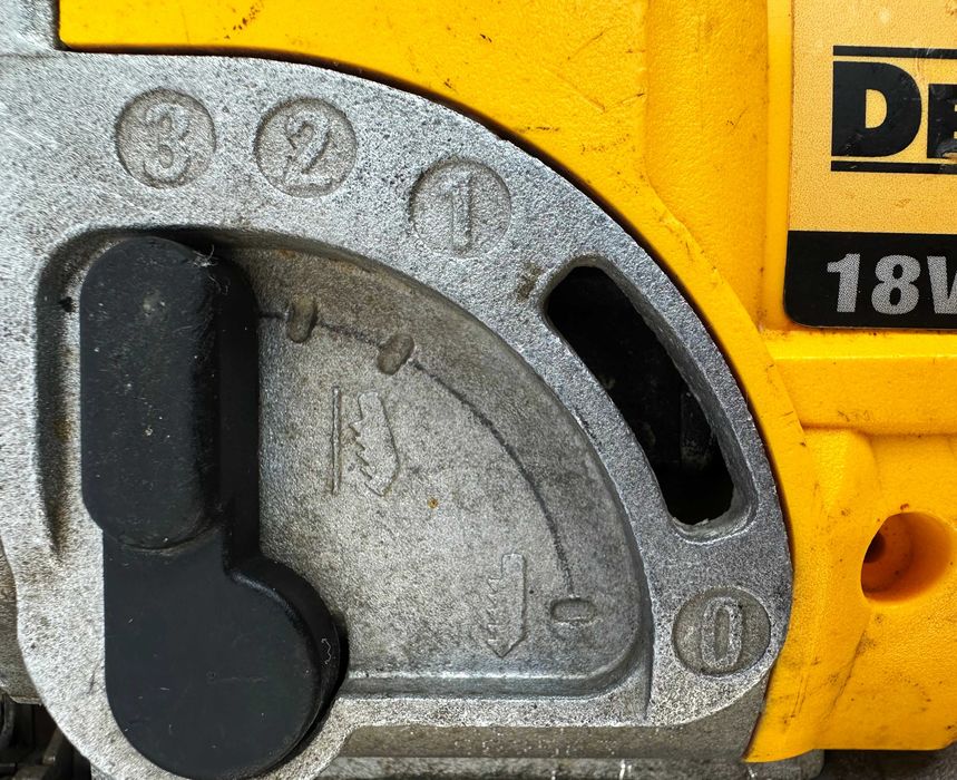 DeWALT DCS331 - Акумулаторен прободен трион 18V 5.0Ah