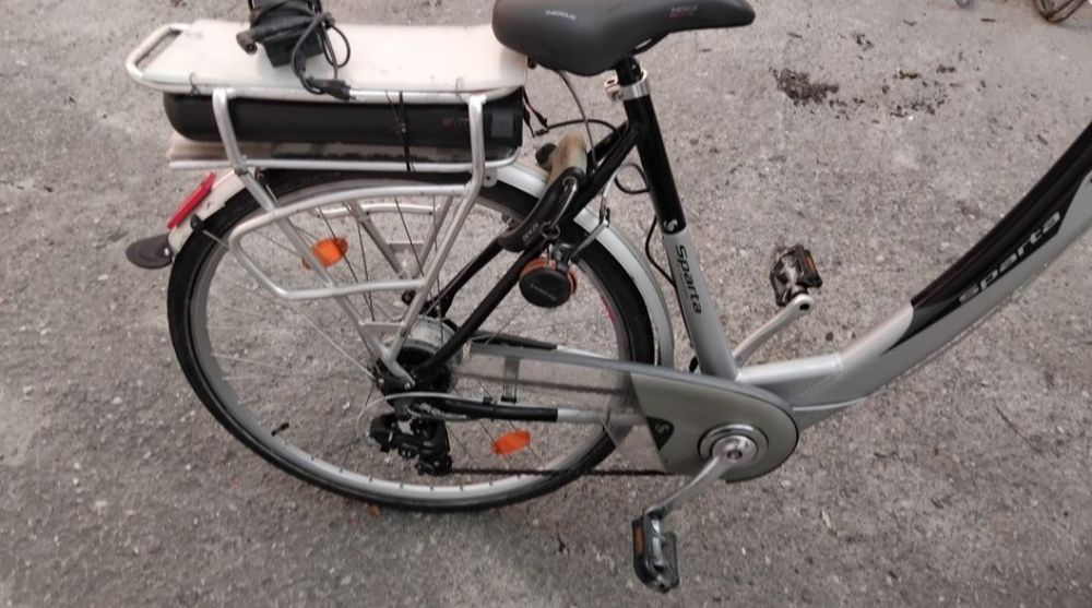 Vând bicicletă electrică