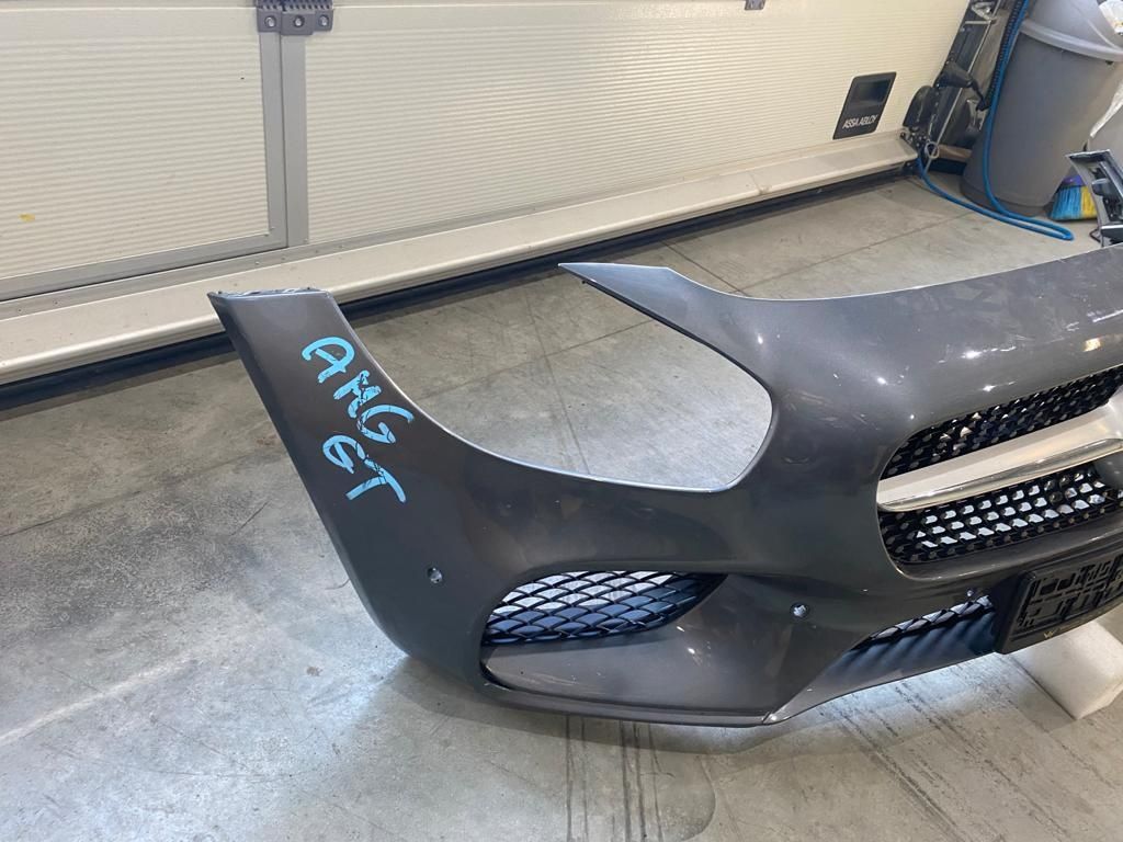 Bara fata complecta Mercedes GT AMG