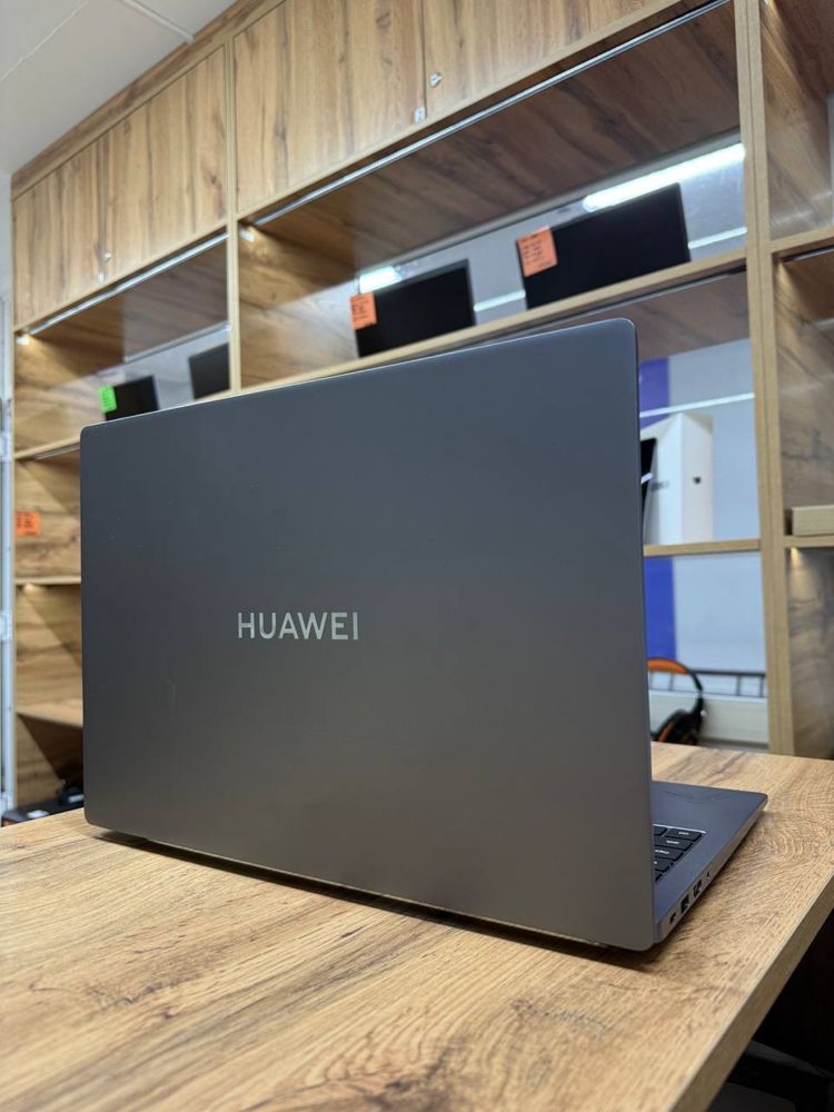 Ноутбук HUAWEI .