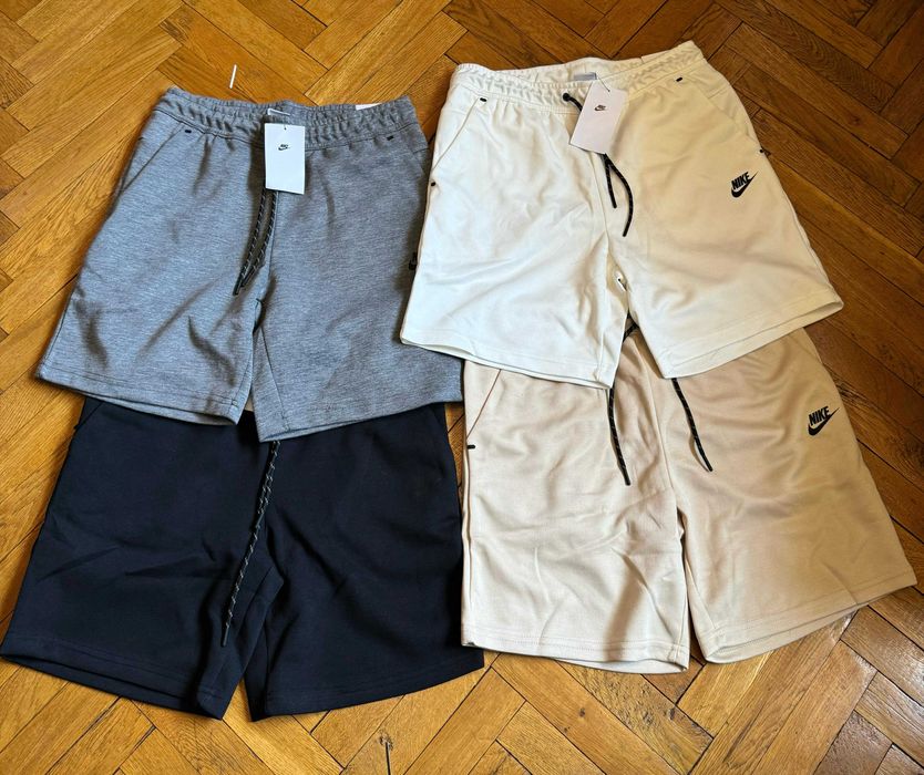 Pantaloni scurți Nike Tech Fleece PREMIUM 2025
