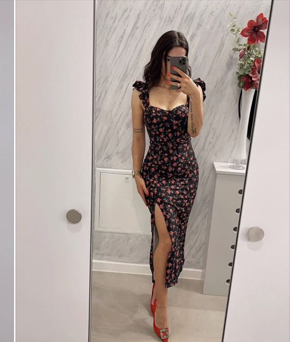 Rochie midi inflorata, model actual si modern