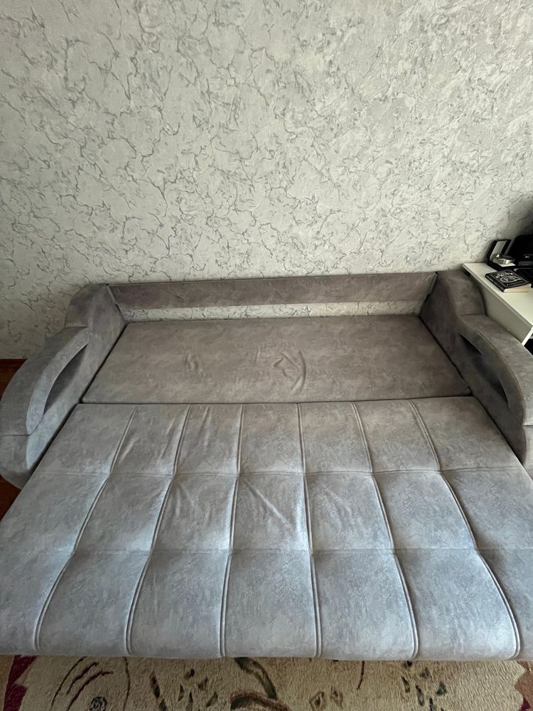 Продам диван в отличном состоянии! Срочно, цена окончательная!