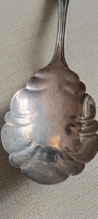 Продается ложка серебряная