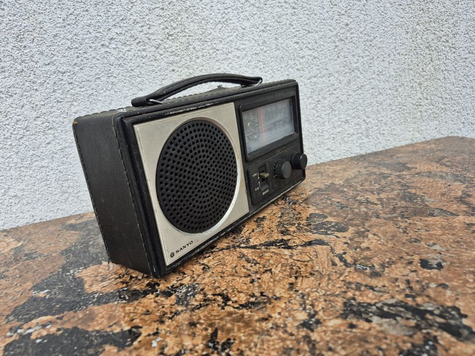 Vând Radio portabil marca Sanyo model cu miner functional
