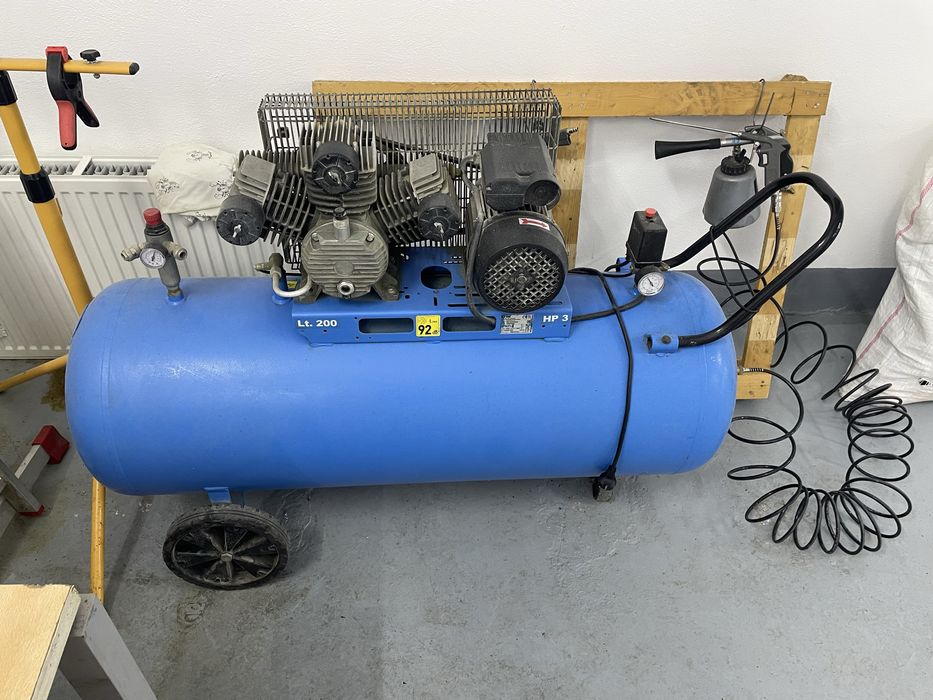 Compresor 200L in 3 pistoane pret 3500