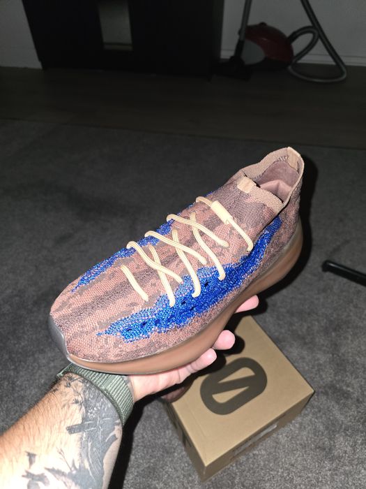 Vând Adidas Yeezy 380