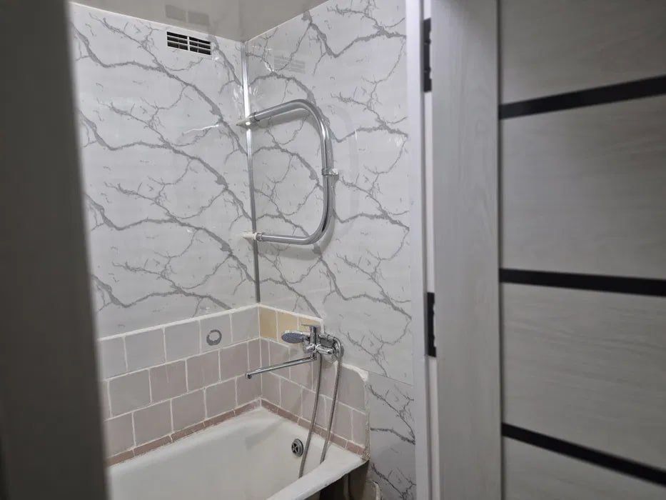 2/2/5 (2-этаж). Сергели 2 (ярмарка). Квартира 61 м², с ремонтом
