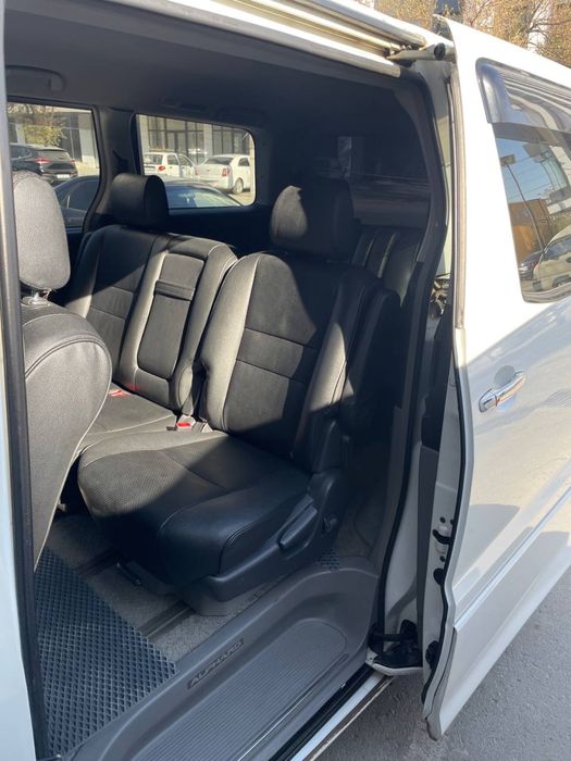 Toyota alphard sotiladi
