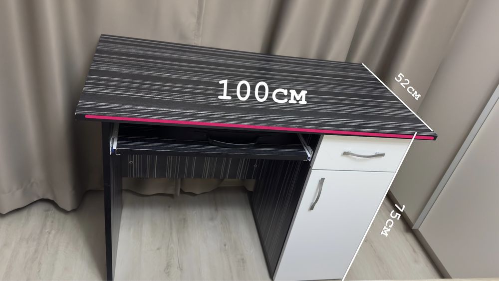 бюро в черно и бяло