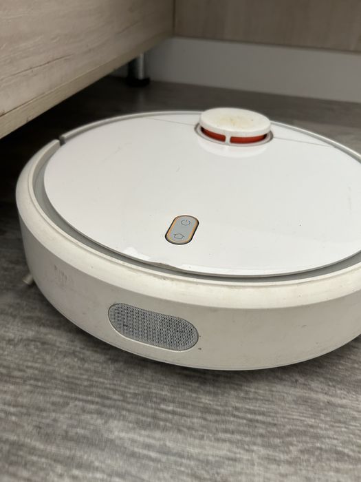 Робот пылесос. .