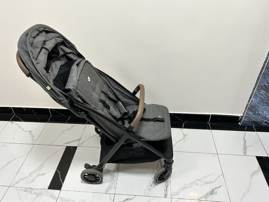 Продаётся прогулочная коляска Jole