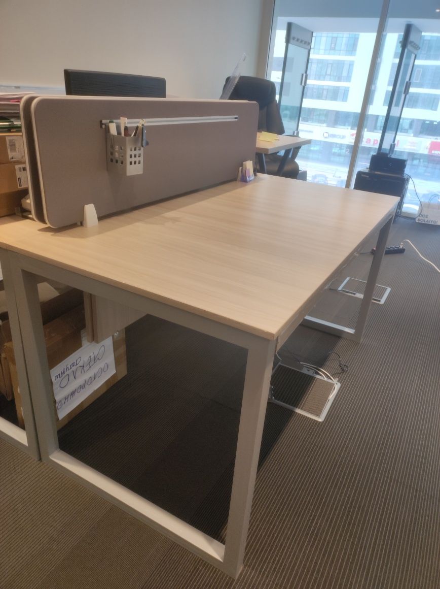 Срочно продаю столы для офиса!