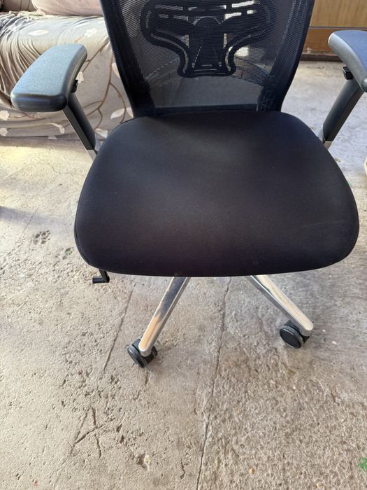 Продавам офис стол Sidiz T50