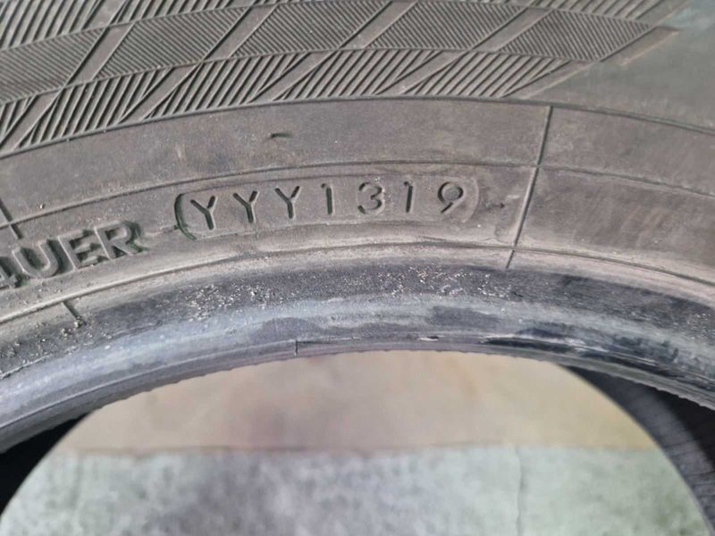 2 Yokohama R17 215/60
зимни гуми 
DOT1319