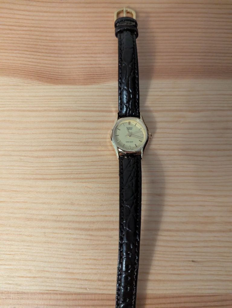 Дамски часовник Casio