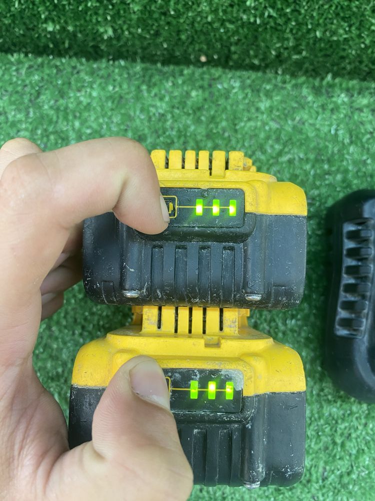Батерии и зарядно Dewalt 18v