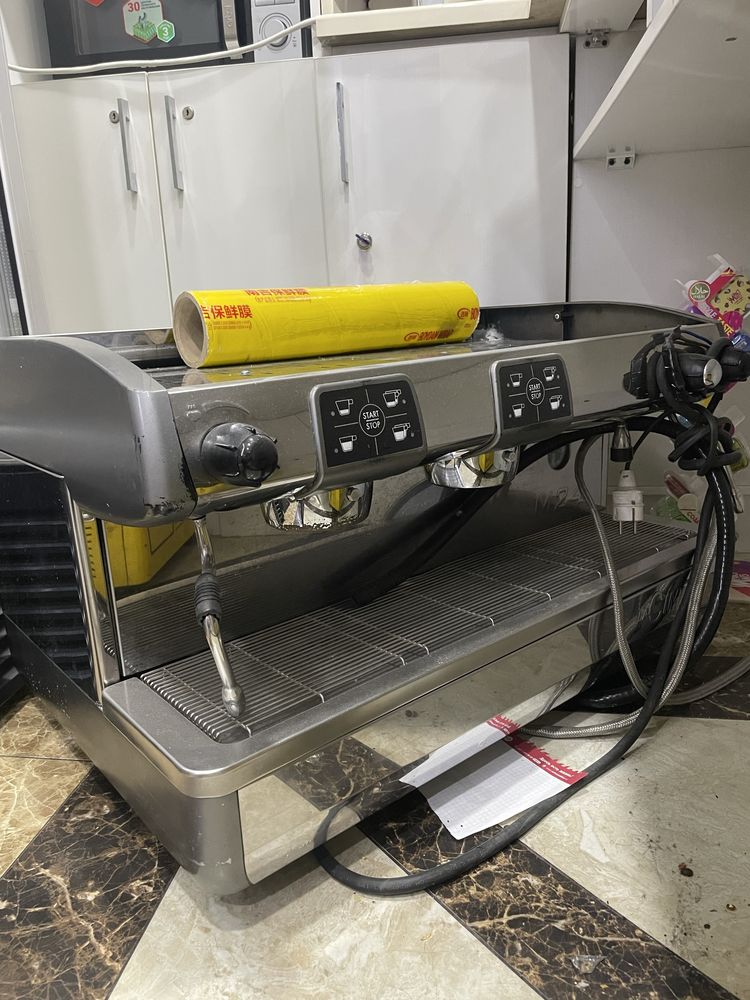 Профессиональная кофемашина La Cimbali M24 Premium C/2