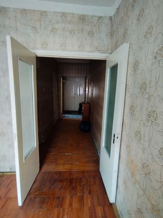 Юнусабад 18 2/2/5 балкон 2х6м раздельная