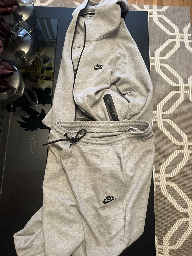 Nike анцуг  M размер