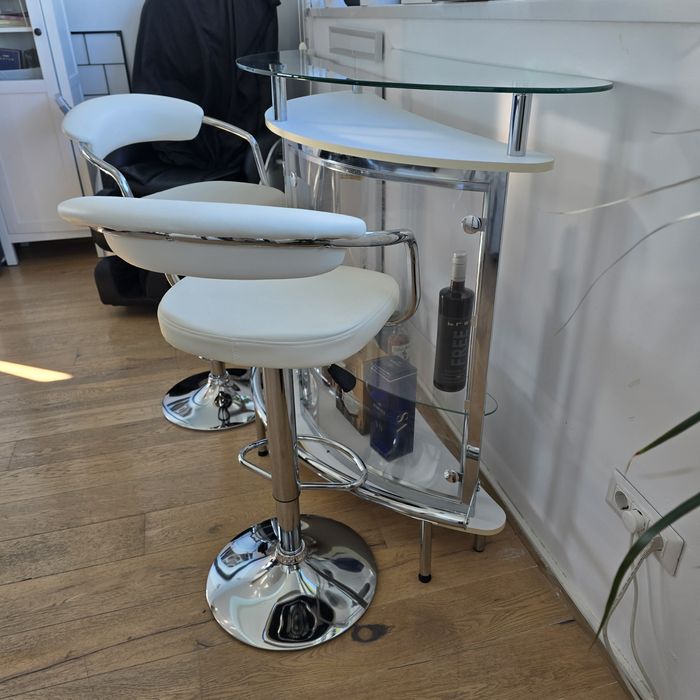 Bar din sticla cu 2 scaune