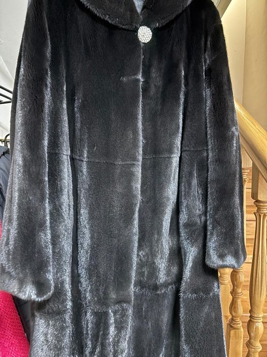 Продам норковую шубу блейк- лама