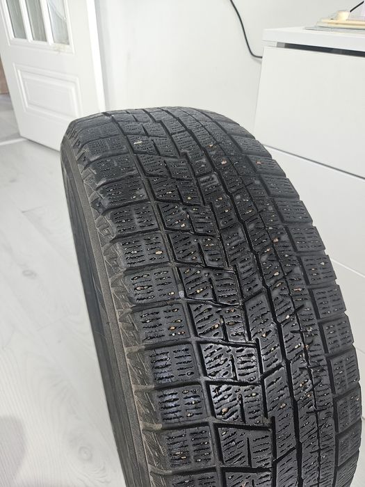 Продам шины зимние липучки Yokohama