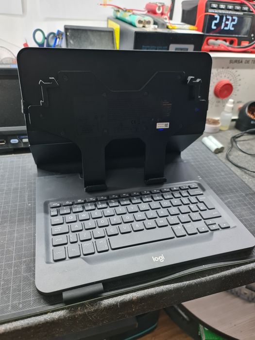 Husa cu tastatura Logitech pentru tablete