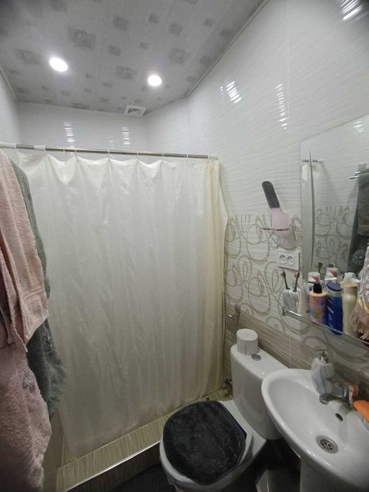 продается 5-комнатный дом со всеми удобствами. 1,8 сот;