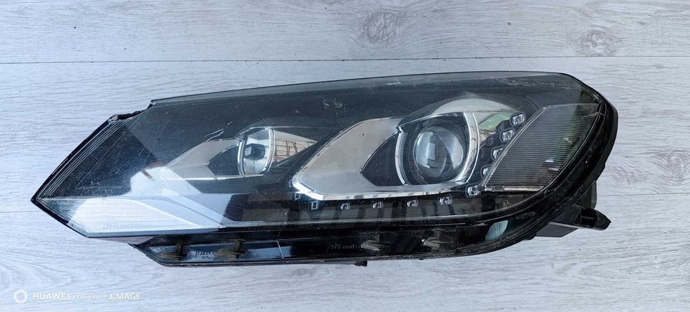 Фар за VW Touareg Xenon LED - За части / ремонт / ВФ Туарег