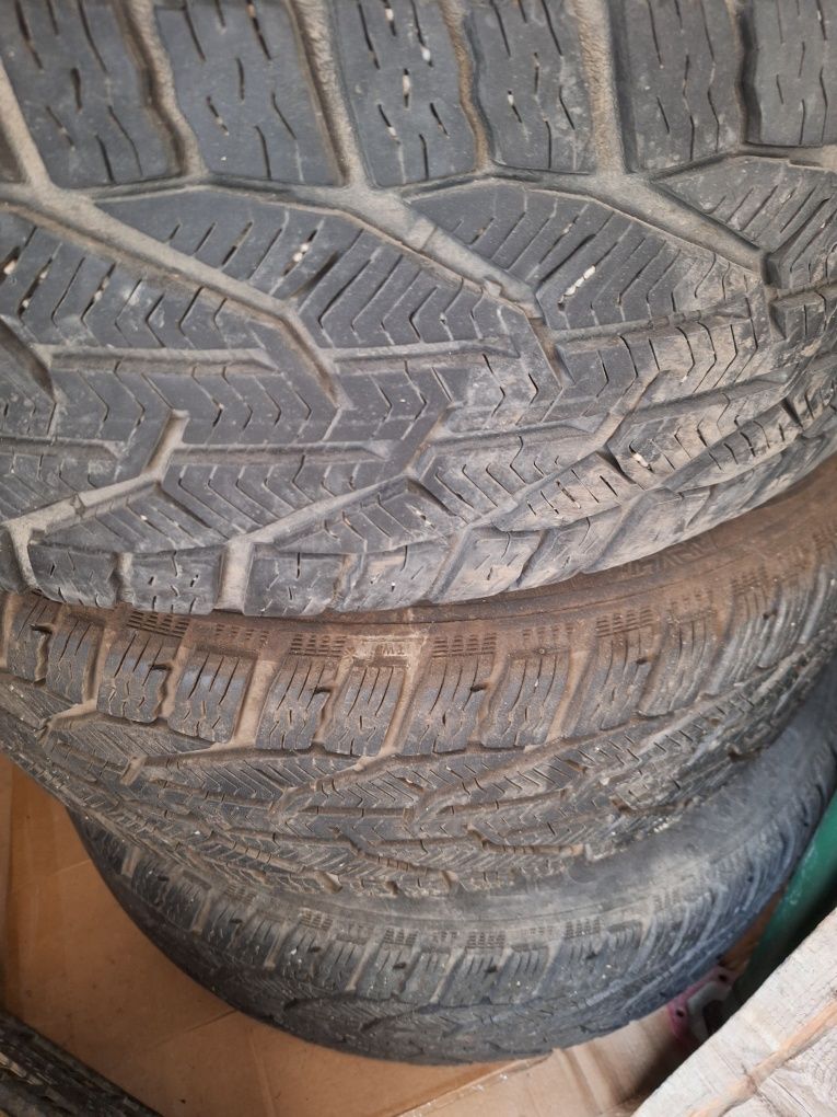 Зимни гуми 215/55/R17