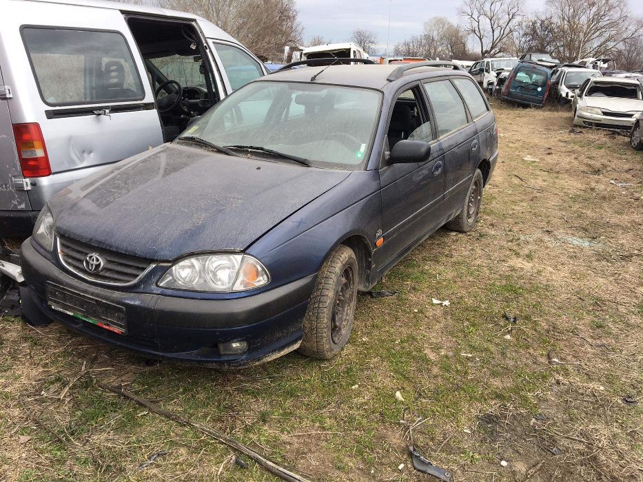 Toyota Avensis 2.0 D4D 2000г. на части