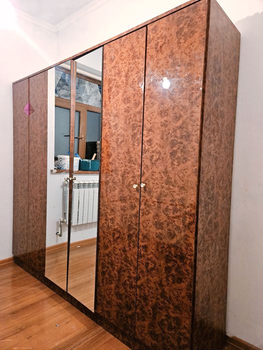 Шифонер 6 есіктік ,Тумбасымен