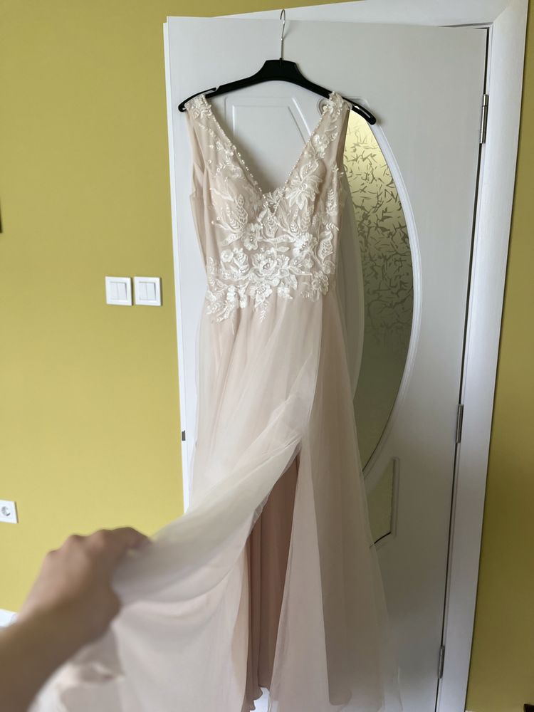 Чисто нова сватбена/булченска рокля в телесен цвят