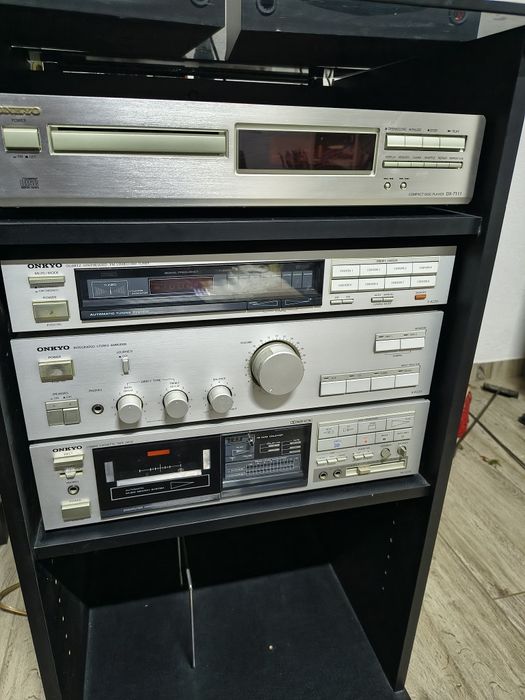 Linie audio Onkyo cu boxe