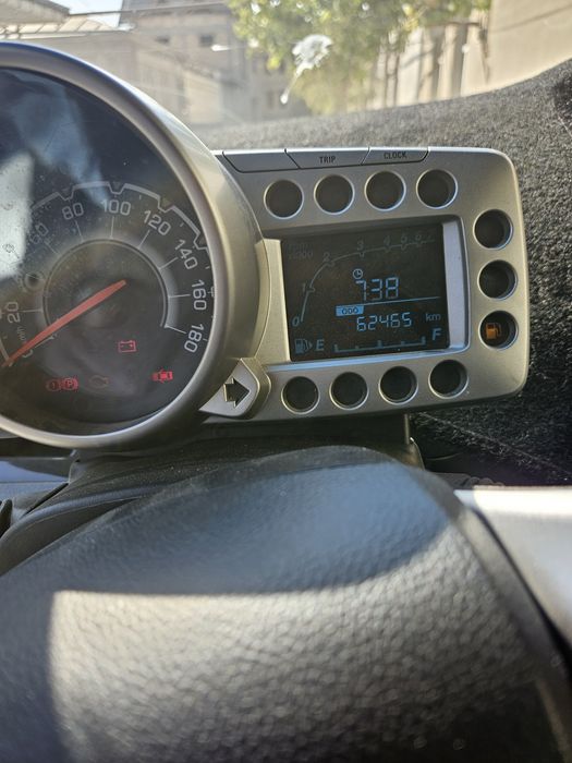 Транспорт автомобил