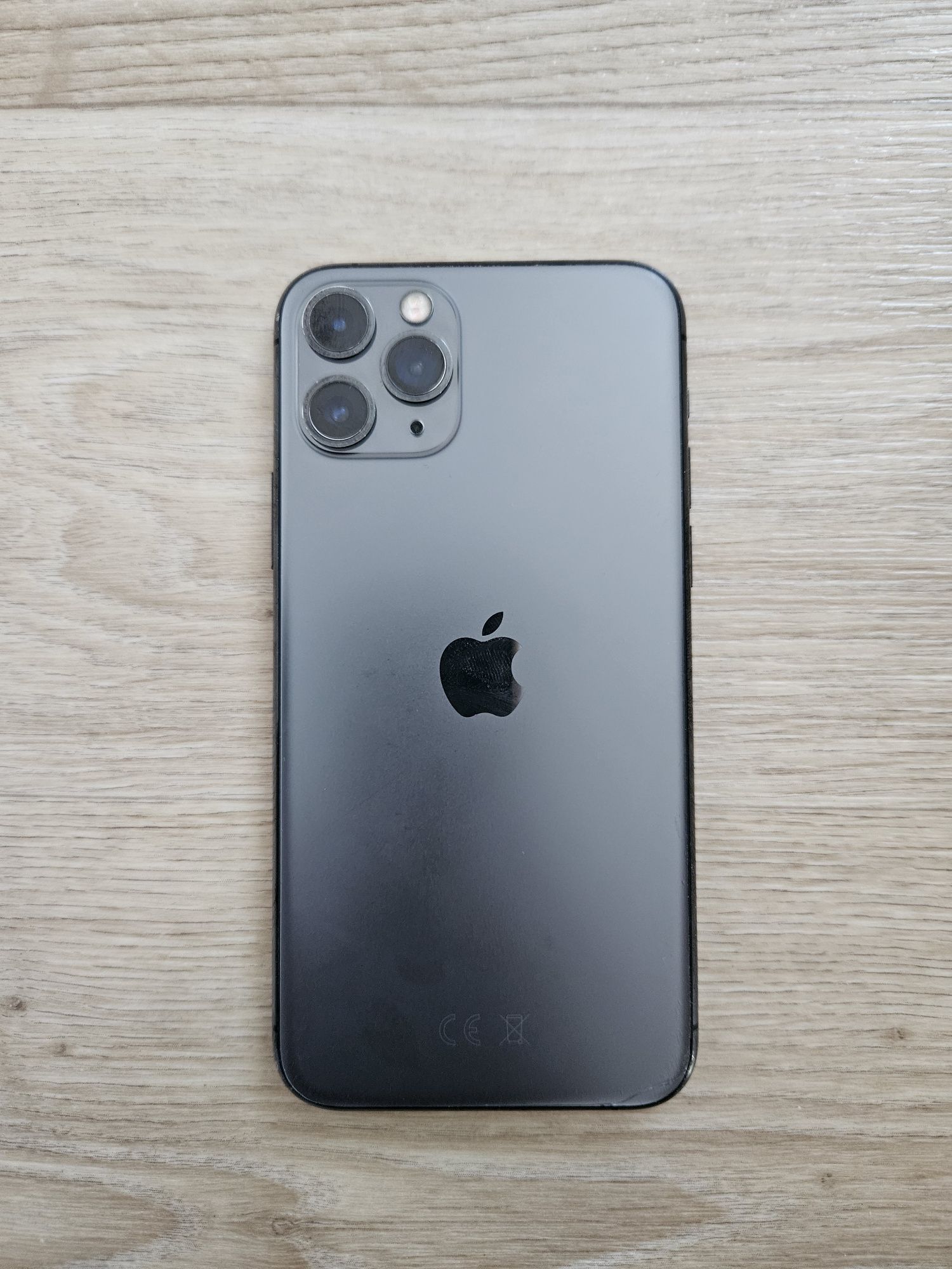 Iphone 11 pro със счупен дисплей.