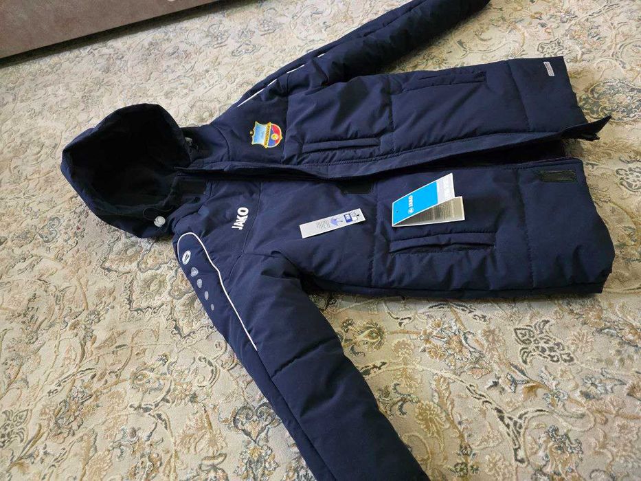 Продается футбольн спорт куртка на мальчика "Бунедкор" 42 размер.Новая