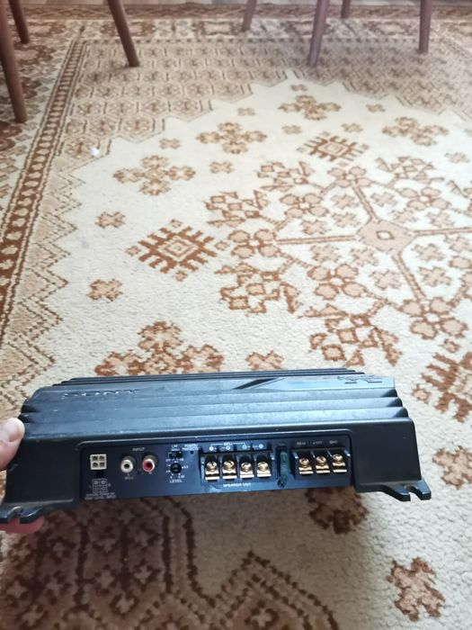 Vând amplificator auto sony