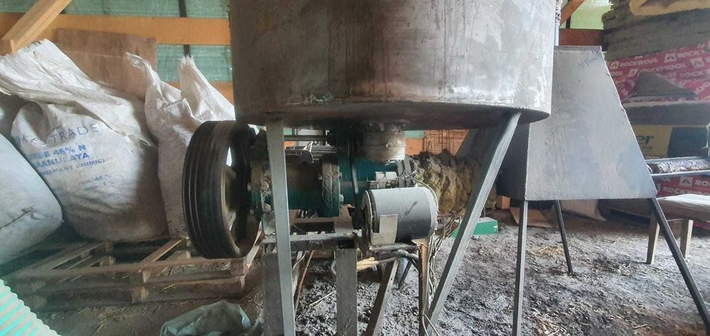 Vand sau schimb presa / instalatie brichete paie - rumegus