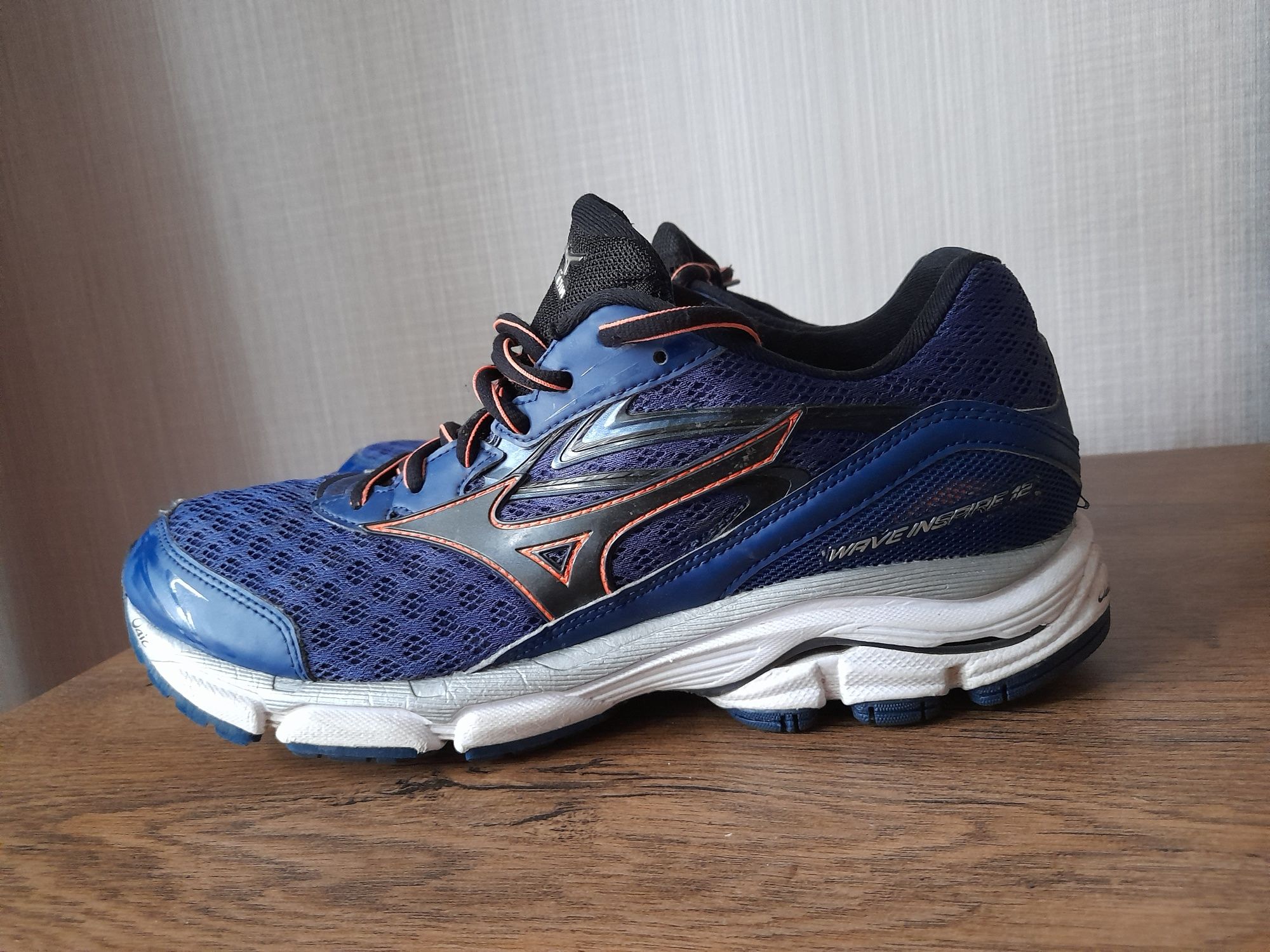 Mizuno wave inspire 12 маратонки 42 номер.