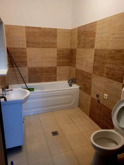 Închiriere apartament 3 camere